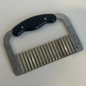 Pampered Chef The Crinkle Cutter #1089 Vegtable - Fruit - Food Decoration Cutter